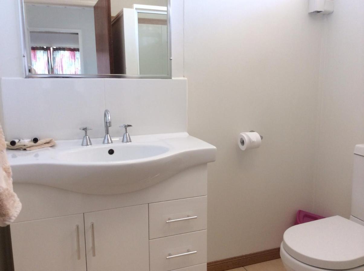 Ocean Breeze Units Apartamento Bowen Quarto foto