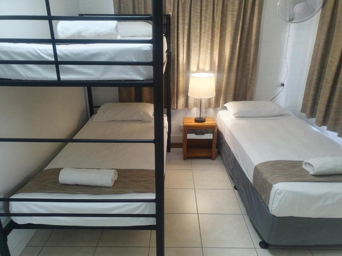 Ocean Breeze Units Apartamento Bowen Exterior foto