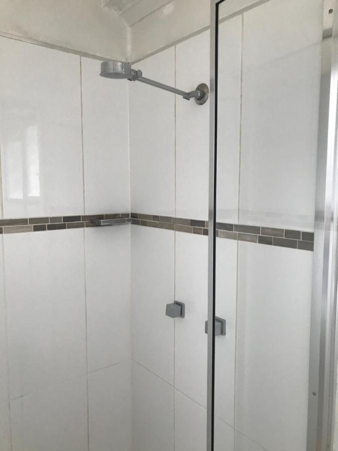 Ocean Breeze Units Apartamento Bowen Exterior foto