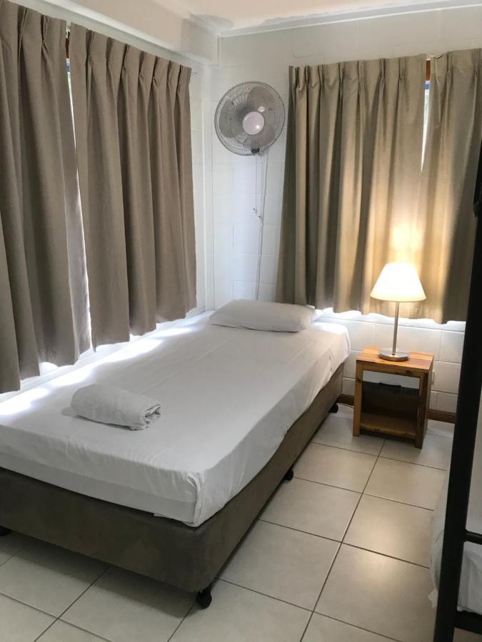 Ocean Breeze Units Apartamento Bowen Exterior foto