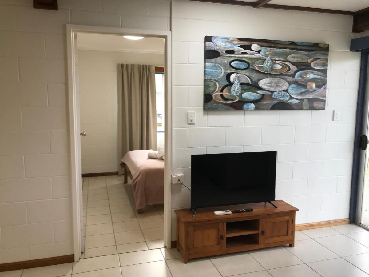 Ocean Breeze Units Apartamento Bowen Exterior foto